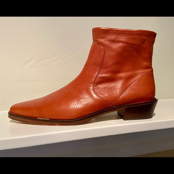 DOLCE  VITA   Very soft leather ankle zip booties - Picture 2 of 5